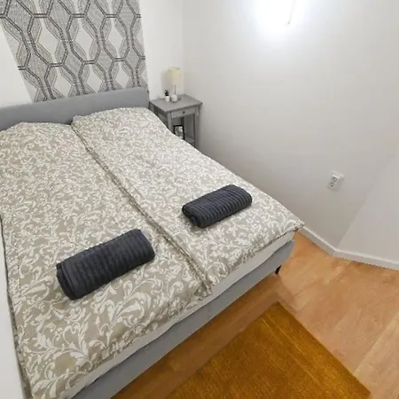 2 Bedroom Flat In Damjanich Str., Hirsch Budapešť