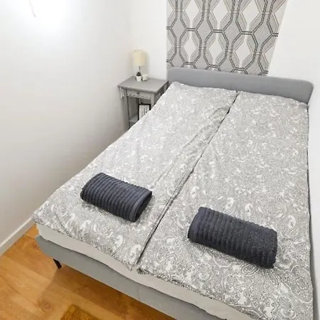 Apartment 2 Bedroom Flat In Damjanich Str., Hirsch