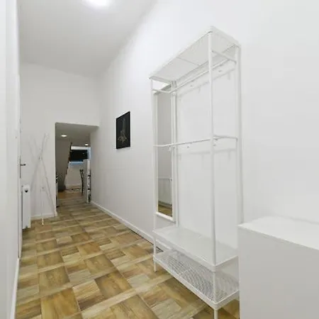 Apartmán 2 Bedroom Flat In Damjanich Str., Hirsch *