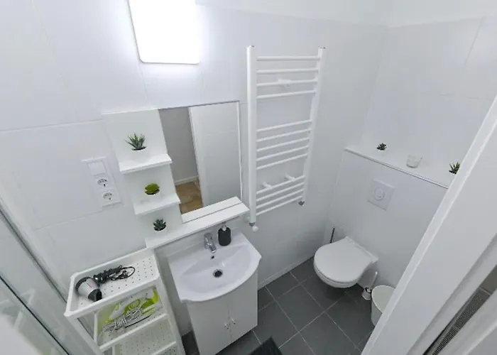 2 Bedroom Flat In Damjanich Str., Hirsch * Budapest
