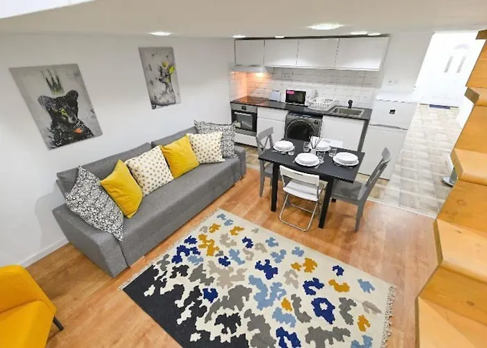 2 Bedroom Flat In Damjanich Str., Hirsch Apartment