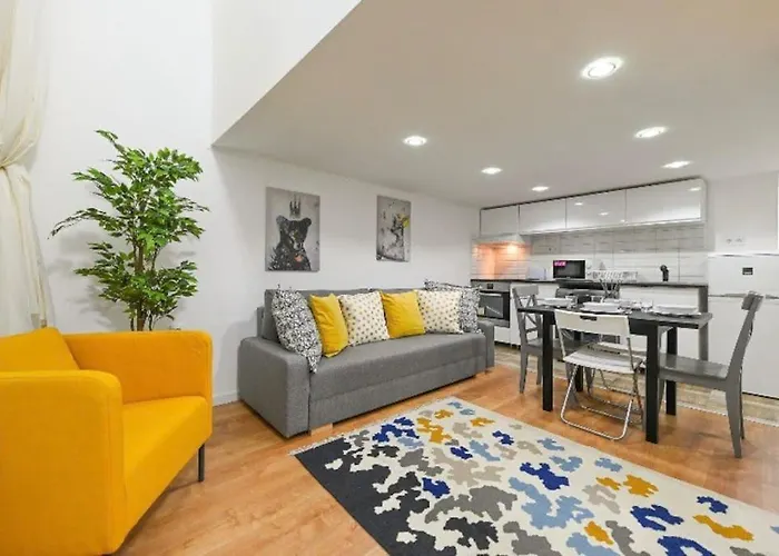 2 Bedroom Flat In Damjanich Str., Hirsch 아파트