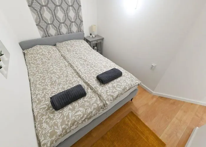 2 Bedroom Flat In Damjanich Str., Hirsch 부다페스트
