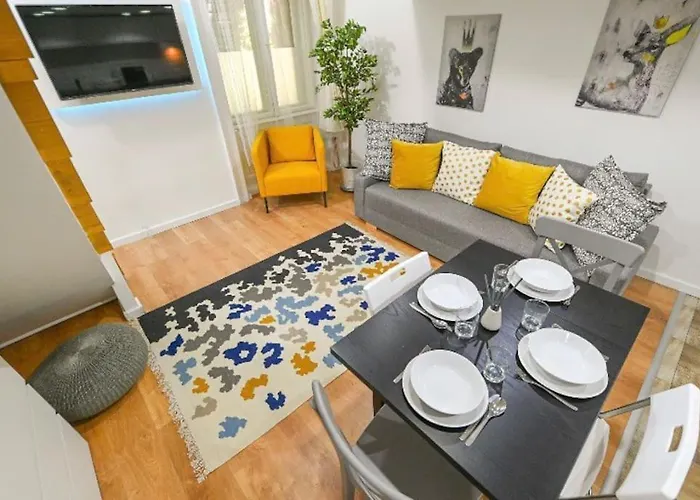 2 Bedroom Flat In Damjanich Str., Hirsch 아파트 *