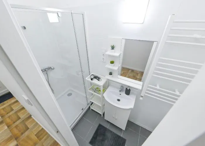 2 Bedroom Flat In Damjanich Str., Hirsch * 부다페스트